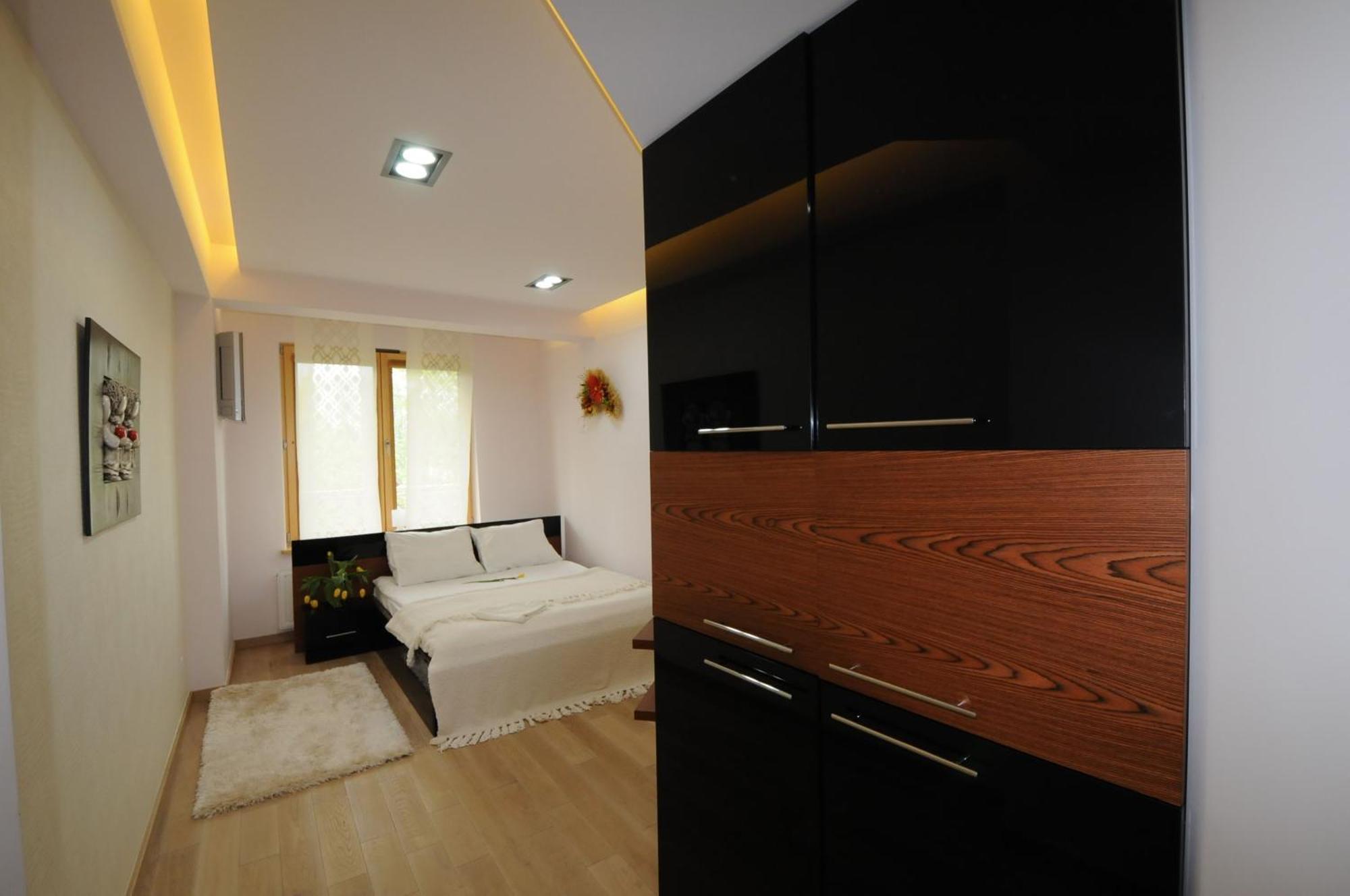 Apartment Silver *